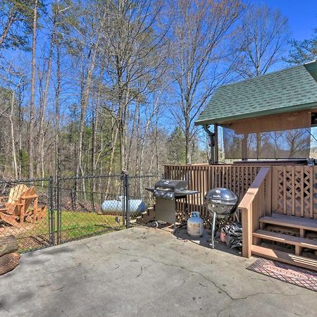 Helen Cabin With Deck And Hot Tub Less Than Half Mi To Main St Exterior photo